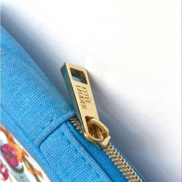 Estée Lauder Cosmetic Bag NEW in package. Size 7"x7" - Picture 7 of 10